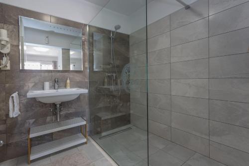 Um banheiro em Hvar luxury rooms
