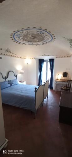 a bedroom with a bed and a ceiling with a clock at B&B Il Cardinale in Rocca di Mezzo