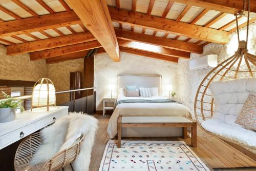 Säng eller sängar i ett rum på El Pajar del Emporda - Costa Brava