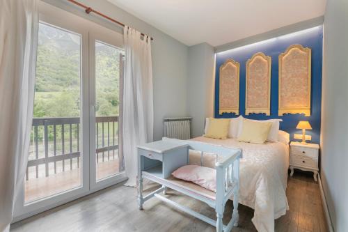 a bedroom with a bed and a balcony at HostalTina in Bossost