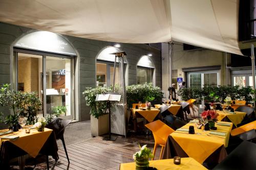 Restaurace v ubytování Arli Hotel Business and Wellness