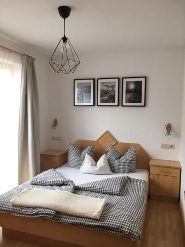 Легло или легла в стая в Landhaus Katharina bis 12 Personen mit Saunachalet und Blick auf die Bergwelt des Zillertals