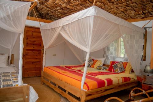Ένα ή περισσότερα κρεβάτια σε δωμάτιο στο Meru View Lodge