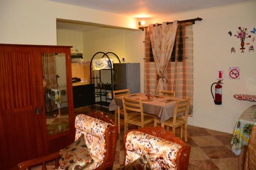 a dining room with a table and chairs in a room at Villa dauphin in Bel Ombre