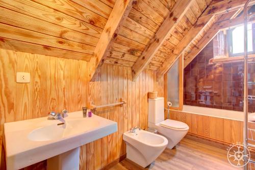 Kúpeľňa v ubytovaní CASA ERA CUMA de Alma de Nieve