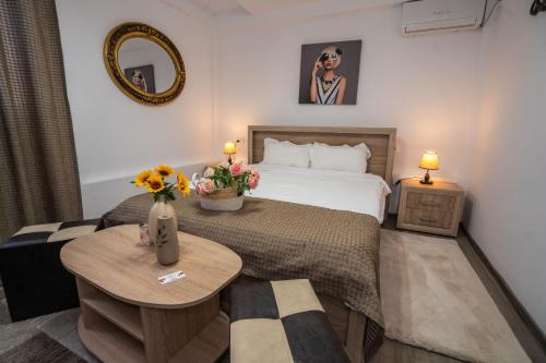 a hotel room with a bed and a table at Eden House in Costinesti