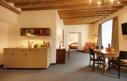 Historic Guesthouse BIRCHER B&B Apartments near Sterzingにあるテレビまたはエンターテインメントセンター