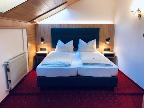 Кровать или кровати в номере Hotel Post