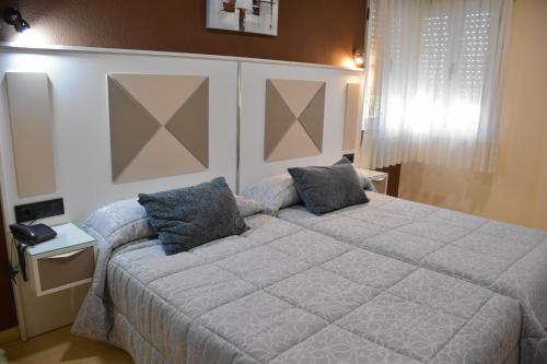 Postel nebo postele na pokoji v ubytování Hotel Navarro