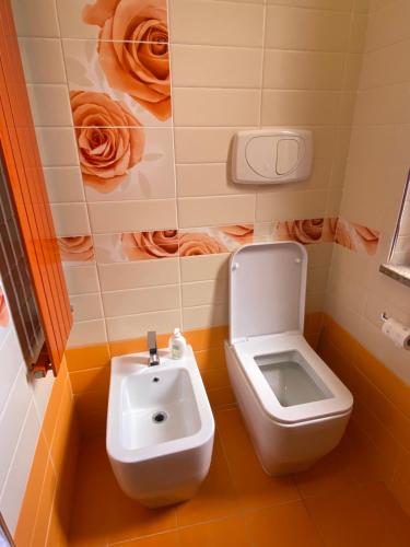 a bathroom with a toilet and a sink at La terrazza sullo Jonio in Roccella Ionica
