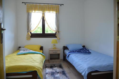 Tempat tidur dalam kamar di Turizam Koturovic