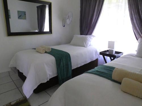 Katil atau katil-katil dalam bilik di Sunshine Self Catering