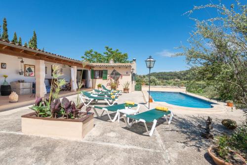 Foto dalla galleria di Villa Sa Torre with pool in Mallorca a Campanet