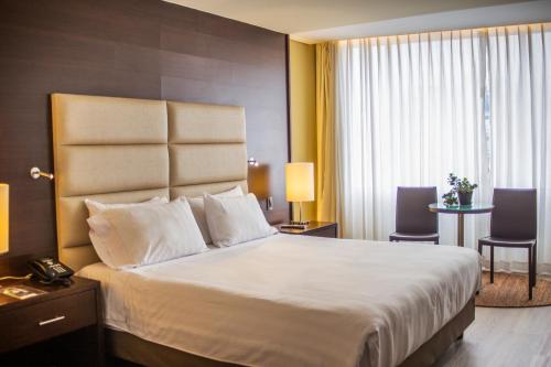 Ein Bett oder Betten in einem Zimmer der Unterkunft Hotel Estelar Milla De Oro