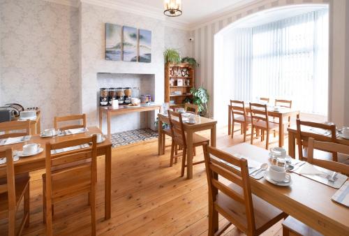 Cromer Guest House tesisinde bir restoran veya yemek mekanı