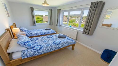 Zdjęcie z galerii obiektu Ladywell Croyde - Super stylish large home with pool table, woodburner, pizza oven and Hot Tub Option, Sleeps 12 w mieście Croyde