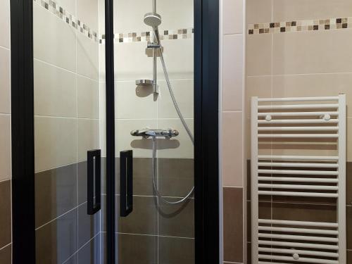 a shower with a shower head in a bathroom at Domaine de Pelouaille - chambre d'hôtes in Saint-Jean-dʼAngély