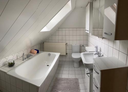 Kupatilo u objektu Ferienwohnung Zum Schloß