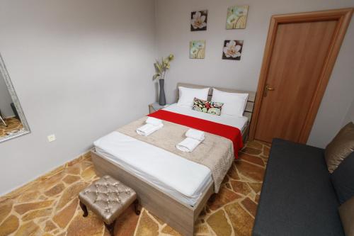 a small bedroom with a bed and a chair at Wooden House in Mesimérion