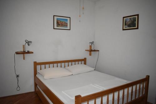 Foto da galeria de Holiday apartment in Drage with balcony, air conditioning, W-LAN 5013-1 em Drage