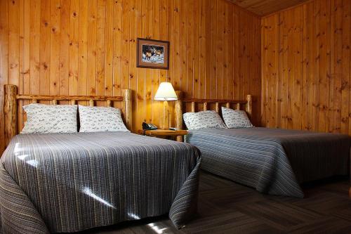 Llit o llits en una habitació de Boulder Inn