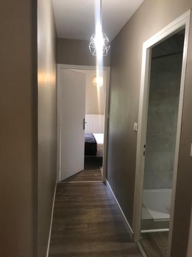 Photo de la galerie de l'établissement Confort - Nancy Centre - Chambre - Salle de sport - 45 m2, à Nancy