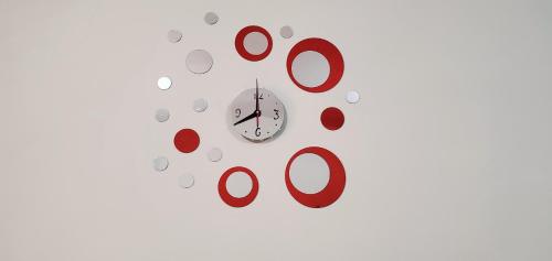 a clock in the shape of a heart at NCG SUITE SAMANES in Guayaquil