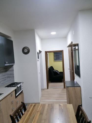 Dapur atau dapur kecil di Karbula Apartments & Villa
