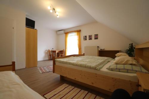 Postel nebo postele na pokoji v ubytování Gästehaus Ulbl