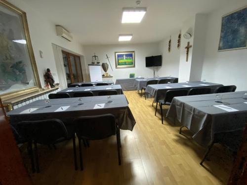 a room with tables and chairs in a room at Pansion Danica in Rastovača