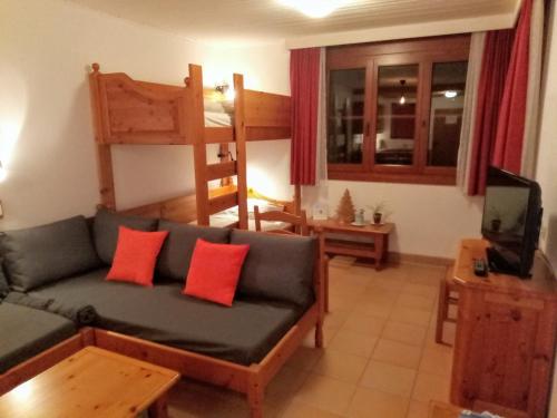a living room with a couch and two bunk beds at GOOD Times Gerlitzen in Deutschberg
