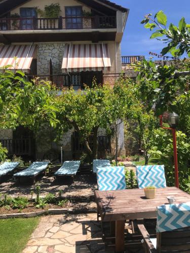 Ein Garten an der Unterkunft Guest House Lin