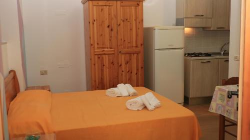 a kitchen with a table with towels on it at Villaggio Elisena in Vieste