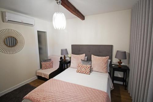 A bed or beds in a room at Casa do Tablado - Foz Côa