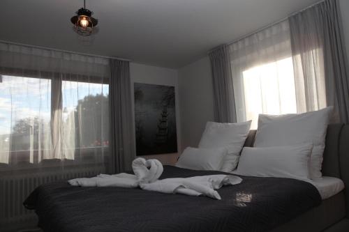Säng eller sängar i ett rum på Gästehaus zum Rhein