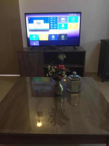 a living room with a television and a table at Love Holiday Suite 2 in Tris Elies