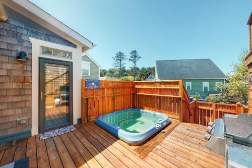 a patio with a hot tub on a wooden deck at Looney Dunes in Lincoln City