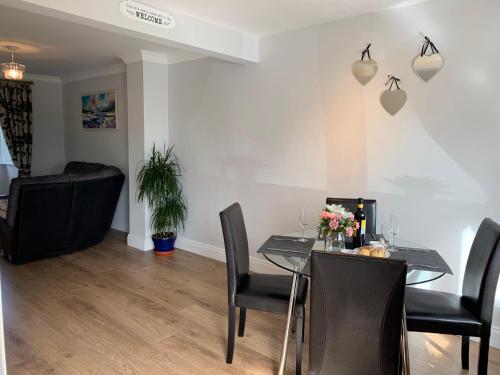 Гостиная зона в Two Bedroom Town House Beside The River Barrow
