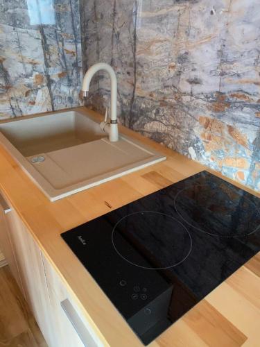 a kitchen counter with a sink and a faucet at Domki letniskowe i pokoje Miedzywodzie in Międzywodzie