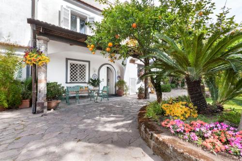 Κήπος έξω από το Villa Maresca B&B