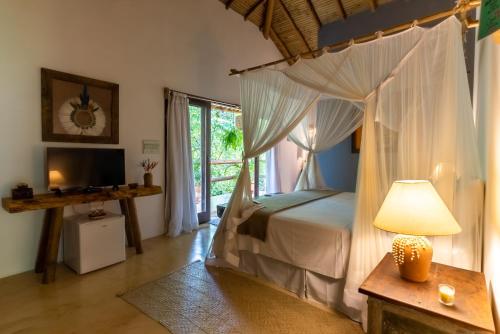 เตียงในห้องที่ Pousada Casa das Janas Trancoso