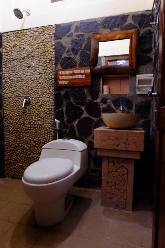 a bathroom with a toilet and a sink at Kampoeng Djawa Hotel in Yogyakarta