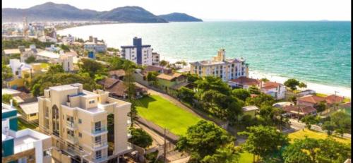 Apartamento novo a 90 metros do mar, Florianópolis, Brazilia