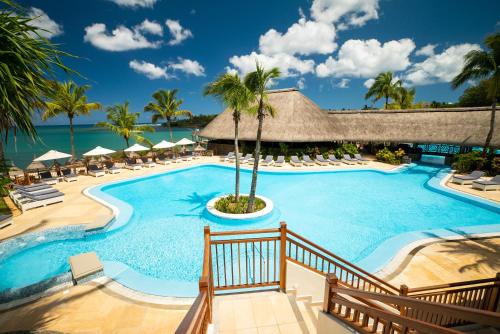 - Vistas a la piscina del complejo en Maritim Resort & Spa Mauritius, en Balaclava