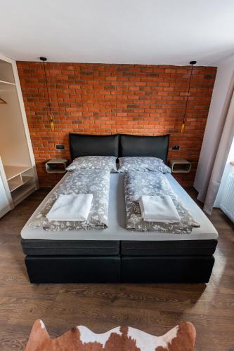 Postel nebo postele na pokoji v ubytování JEZ&SPI Sušice