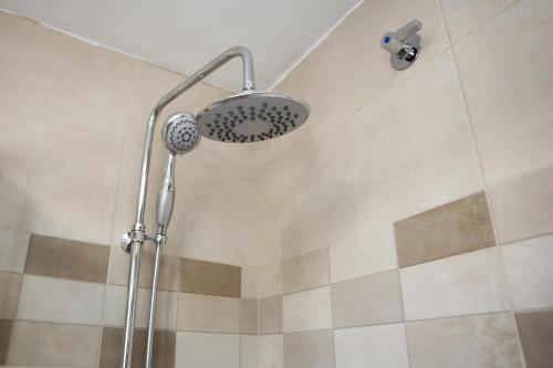 a shower with a shower head in a bathroom at AT057 Estudio con aparcamiento a pocos metros de la playa La Paella in Torredembarra