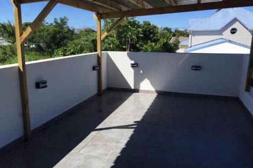 Balkón nebo terasa v ubytování Ylang Résidence avec piscine chauffée & jacuzzi