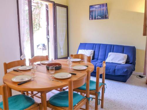 Χώρος καθιστικού στο Holiday Home Les Romarines-6 by Interhome