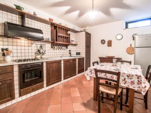 Η κουζίνα ή μικρή κουζίνα στο Villa Podere Agnese by Interhome