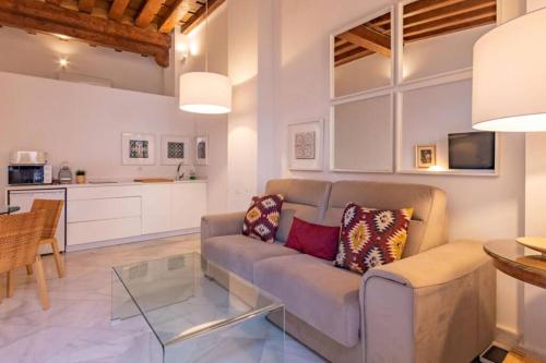 Hernando Colon Deluxe Suite by Valcambre